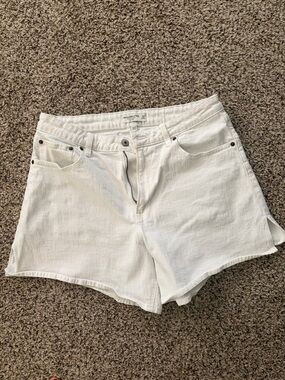 Abercrombie & Fitch White Denim Curve Love Shorts